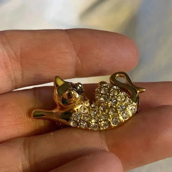 Vintage SIGNED Krementz gold tone
rhinestones cat brooch like new - Picture 6 of 10